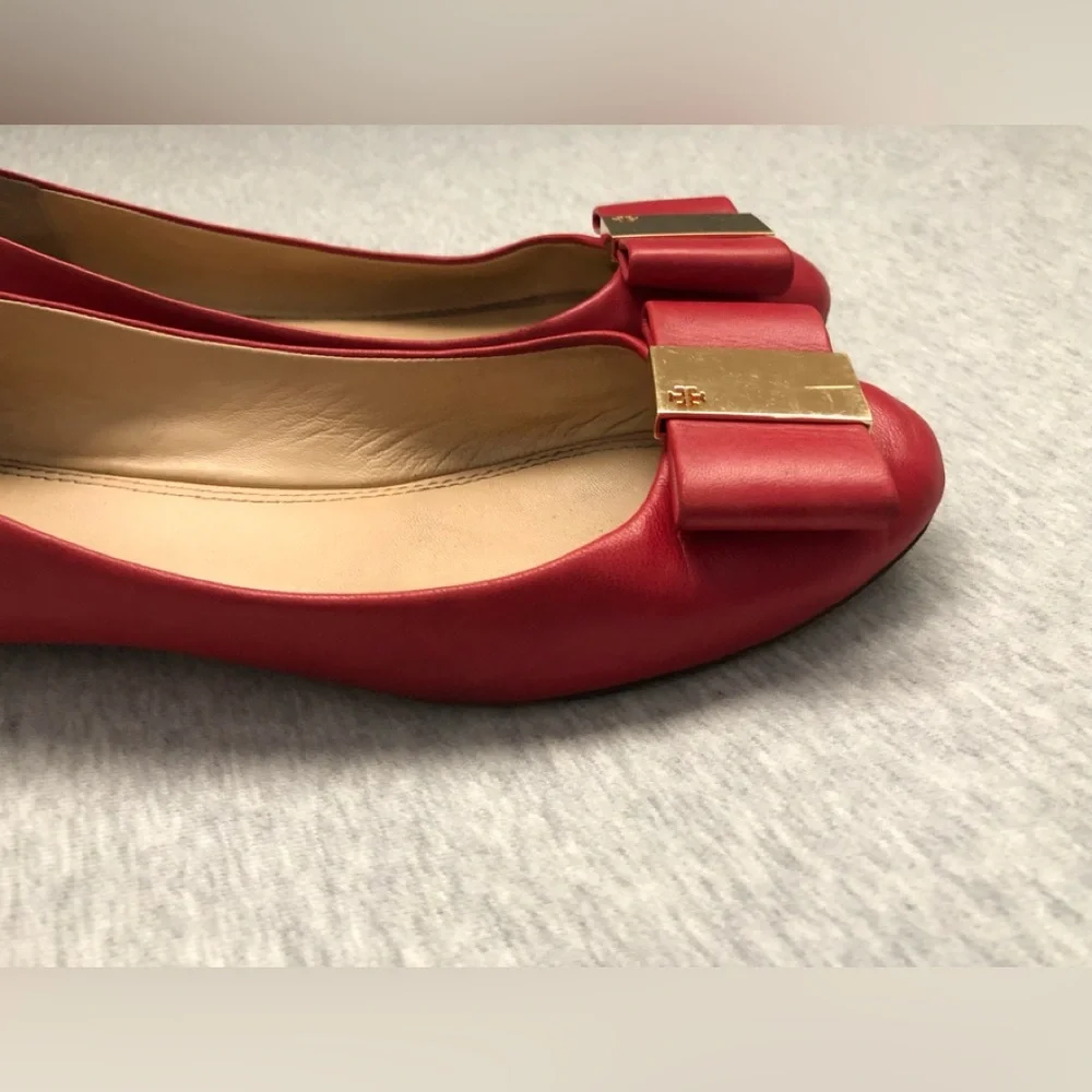 Tory Burch Chase Ballet Gold Logo Bow Flat Size: US 8M